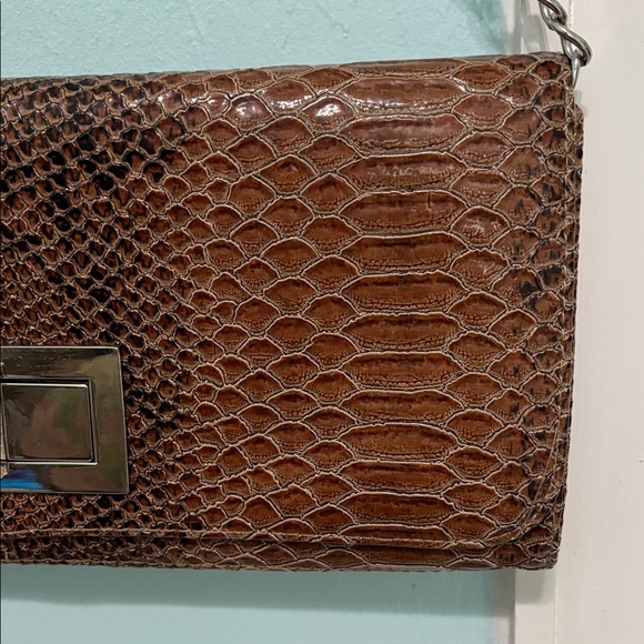 Lulu Townsend Elegant Brown Snakeskin Clutch - Picture 3 of 9